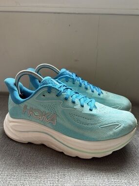 HOKA CLIFTON 10 SKYWARD BLUE. WOMENS SIZE 7